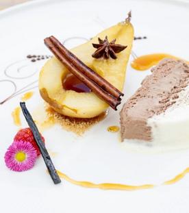 Schokoladen-Vanille-Parfait mit Karamell-Birne