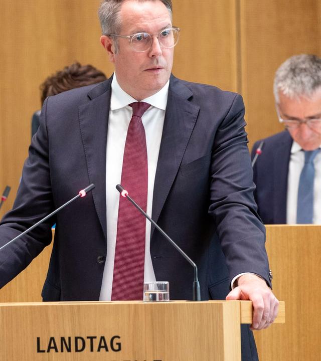 Schweitzer: Weniger Bürokratie und mehr Geld für Regionen