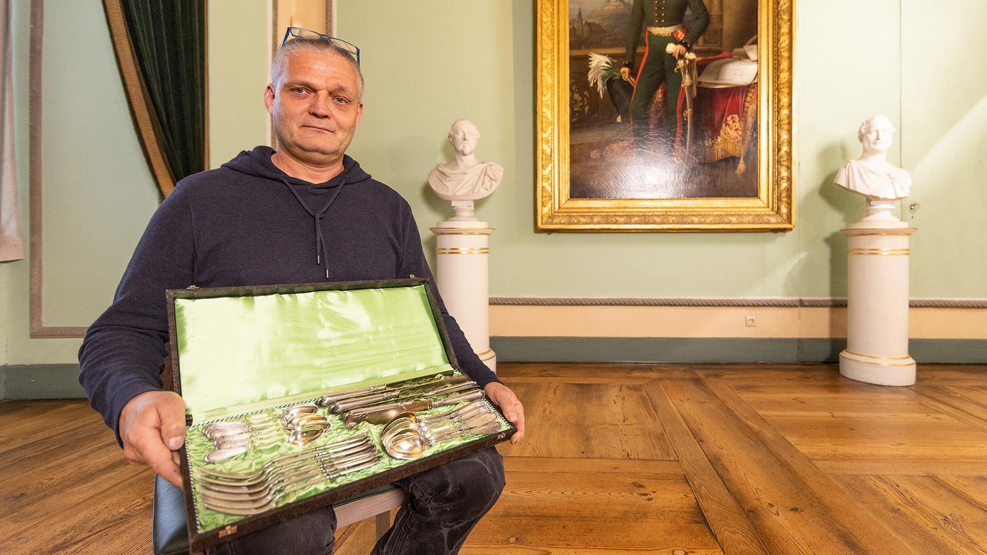 Silberbesteck vom berühmten Fabergé? Und mehr