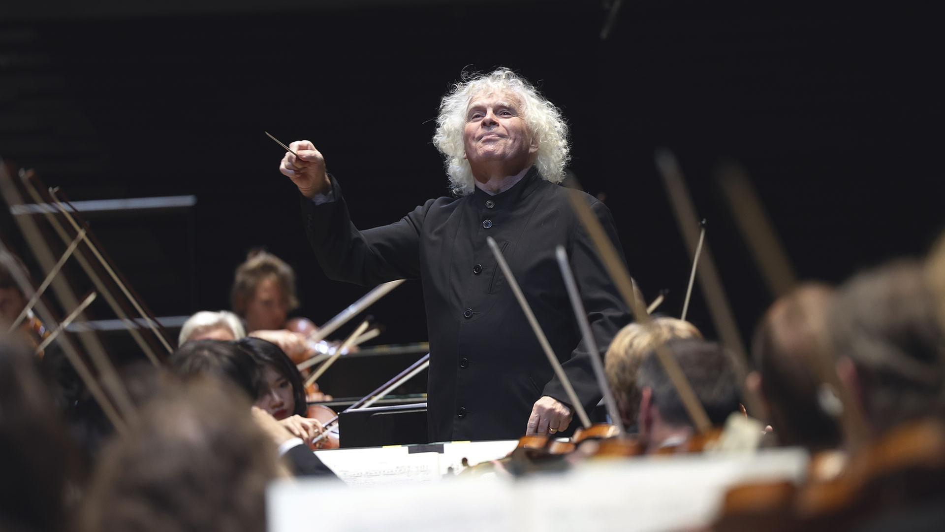 Sir Simon Rattle dirigiert Mozart-Symphonien