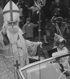 St. Nikolaus besucht 2000 Kinder in Luxemburg (Luxembourg)