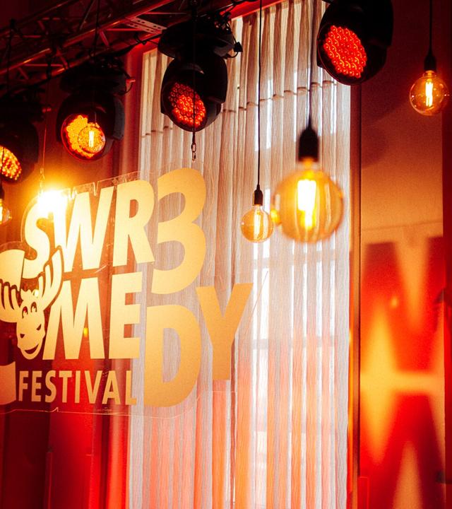SWR3 Comedy Festival 2024 - mit Auftritten von Bernhard Hoëcker, Lisa Feller und Vince Ebert