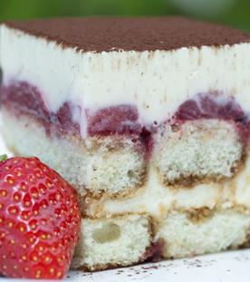 Tiramisu mit Salat von Erdbeeren