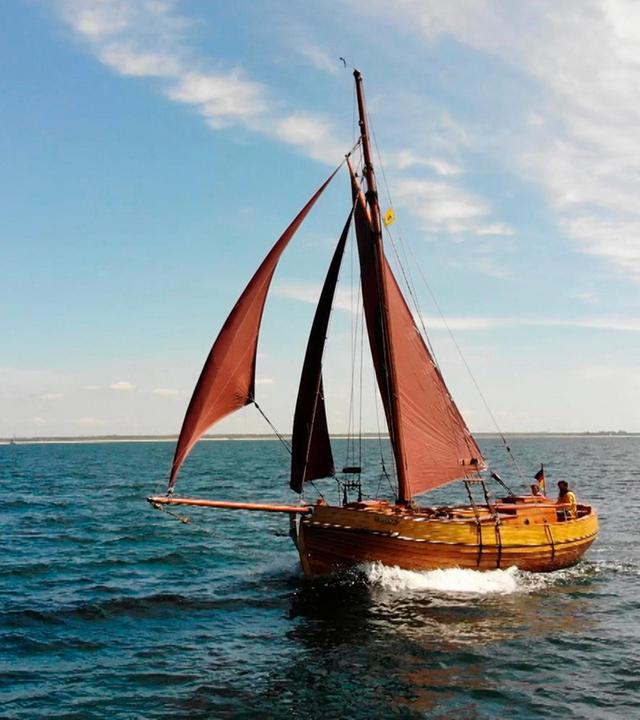 Traditionssegler fahren auch bei Flaute