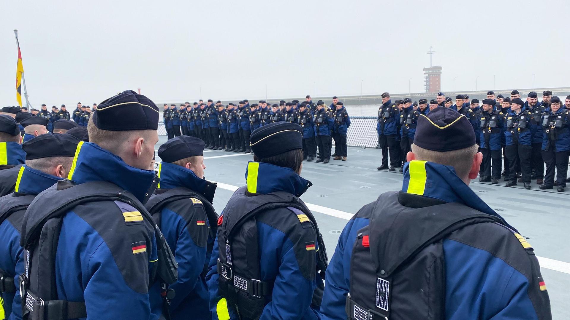 Trainieren für den Ernstfall - Mit der Fregatte über die Nordsee