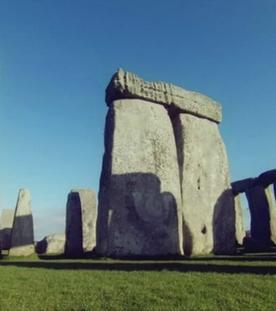 Vom Sonnenfelsen zum Organizer: Eine kleine Geschichte der Kalender zum Anfassen