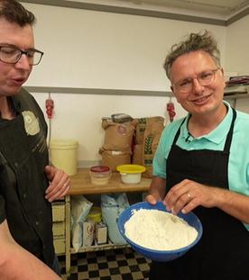 Von der Getreideernte zum fertigen Brot