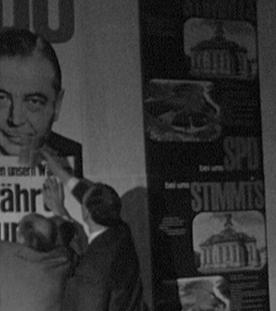 Wahlplakate werden überklebt