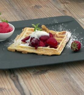 Webenheimer-Walnuss-Waffeln mit Erdbeeren