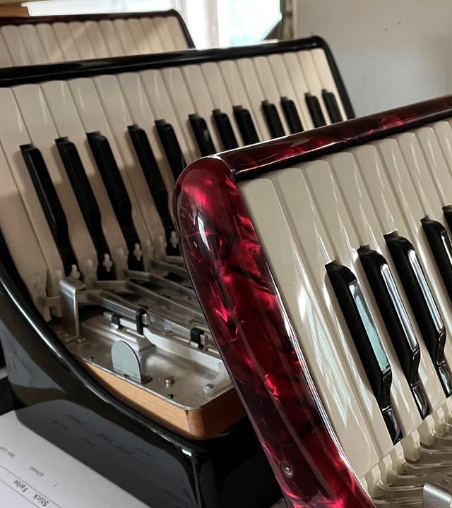 Wie man ein Akkordeon baut