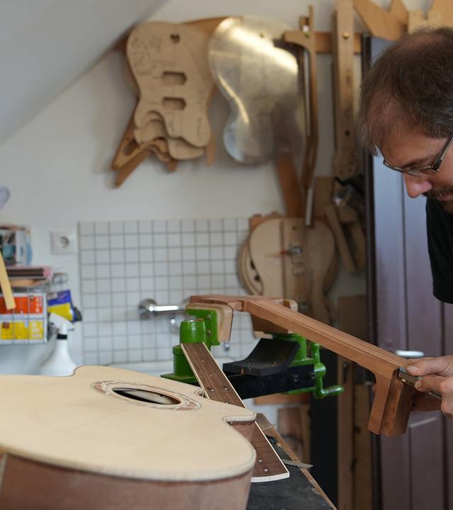 Wie man eine Westerngitarre baut