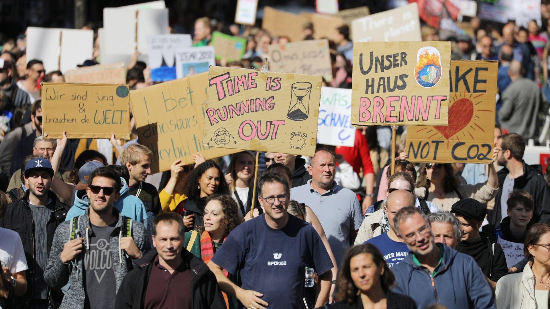 Zehntausende beim Klimastreik: Mehr Protest als erwartet