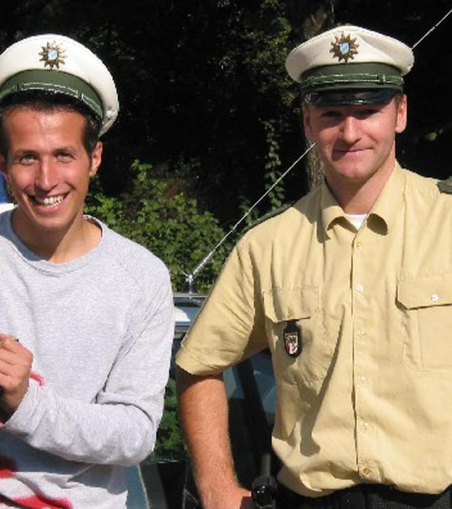 Achtung, Achtung! Hier spricht die Polizei!