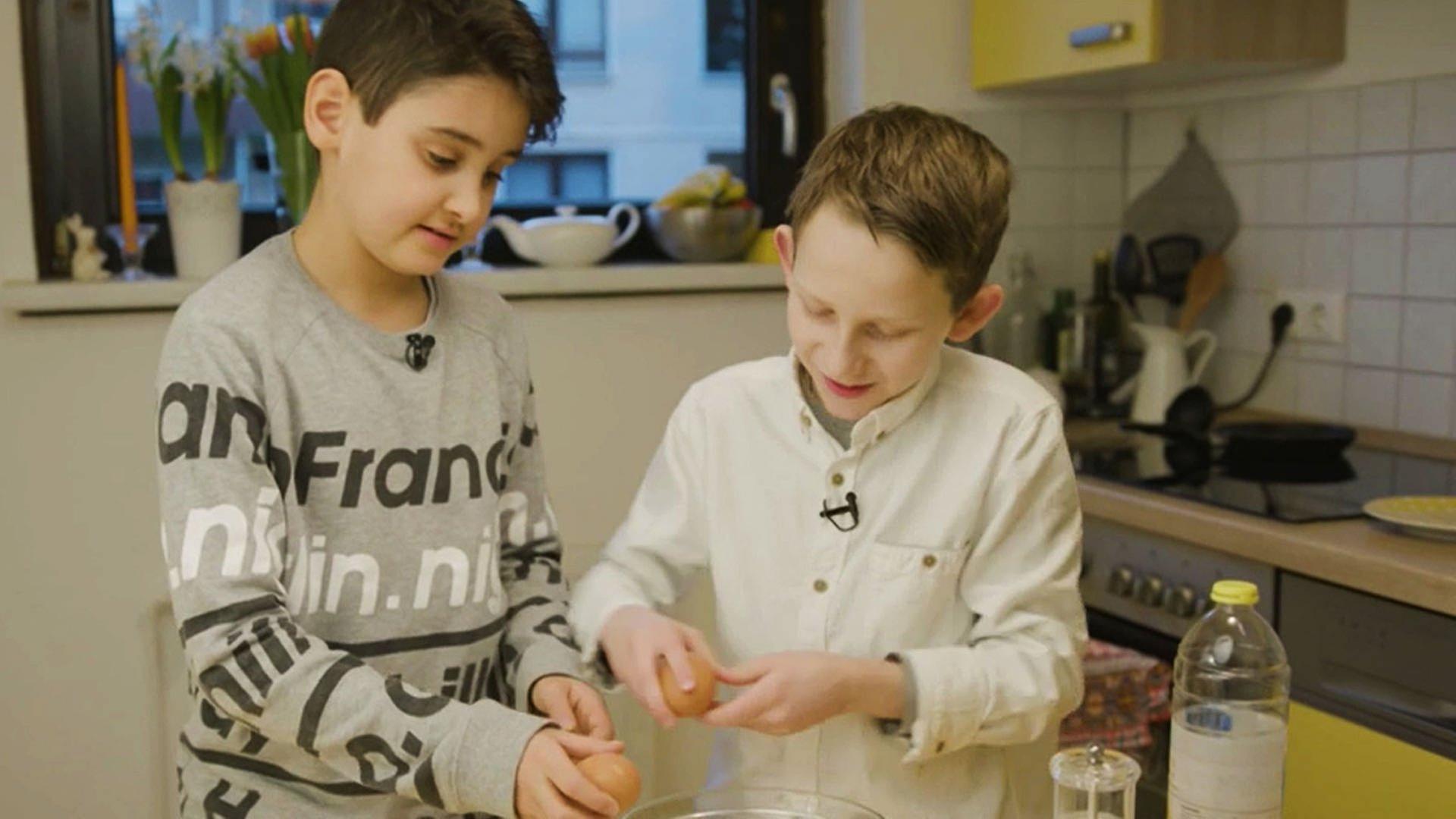 Artem und Jelias feiern Masleniza/ Schmecksplosion - Lasst uns feiern! F: 1/10