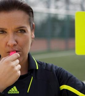 Mit dem Schiri auf Ballhöhe