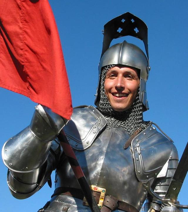 Wie kam der Ritter in die Rüstung?