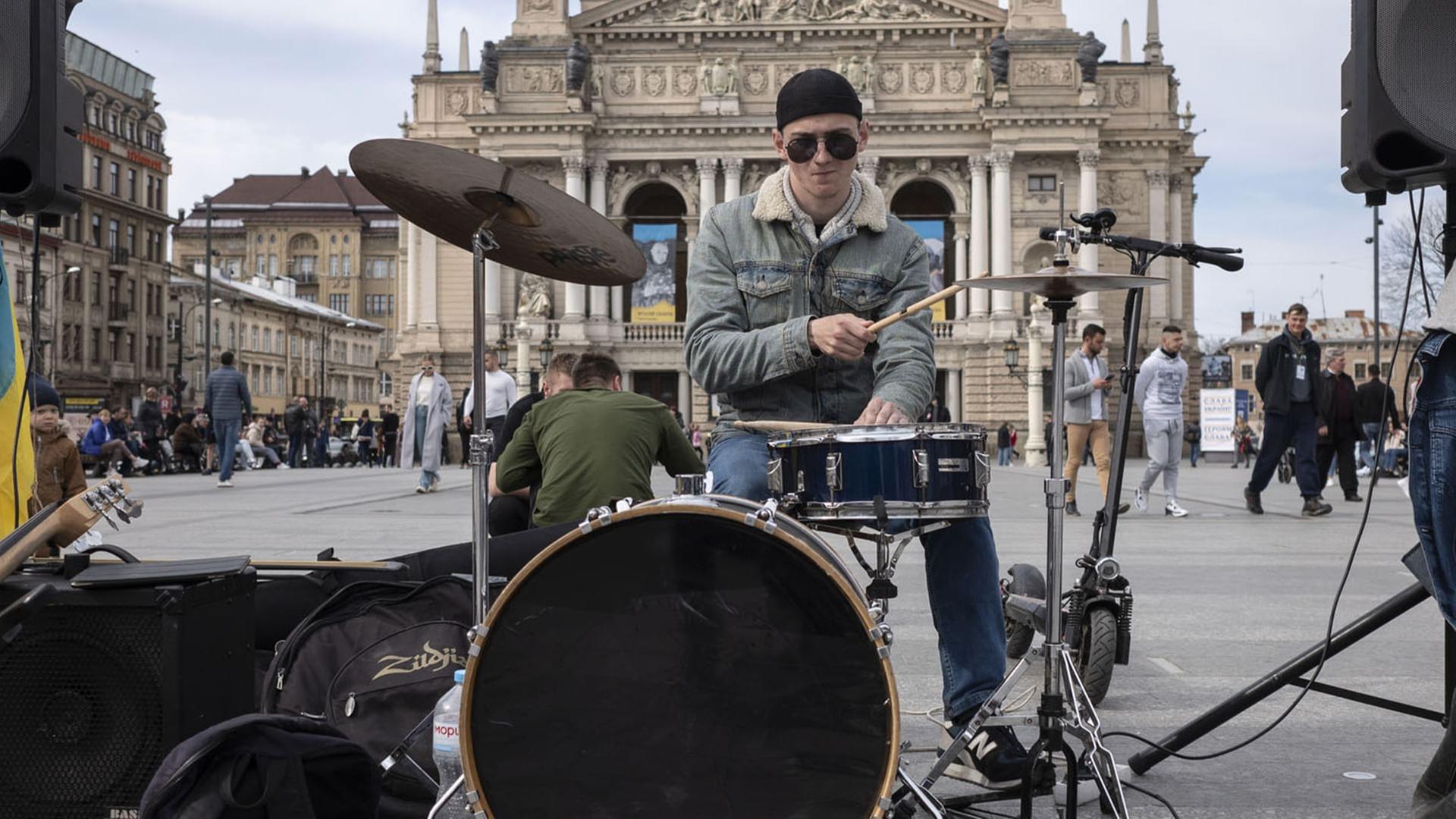 Re: Bombenalarm auf der Bühne - Die Oper in Lwiw trotzt dem Krieg