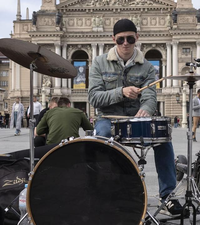 Re: Bombenalarm auf der Bühne - Die Oper in Lwiw trotzt dem Krieg