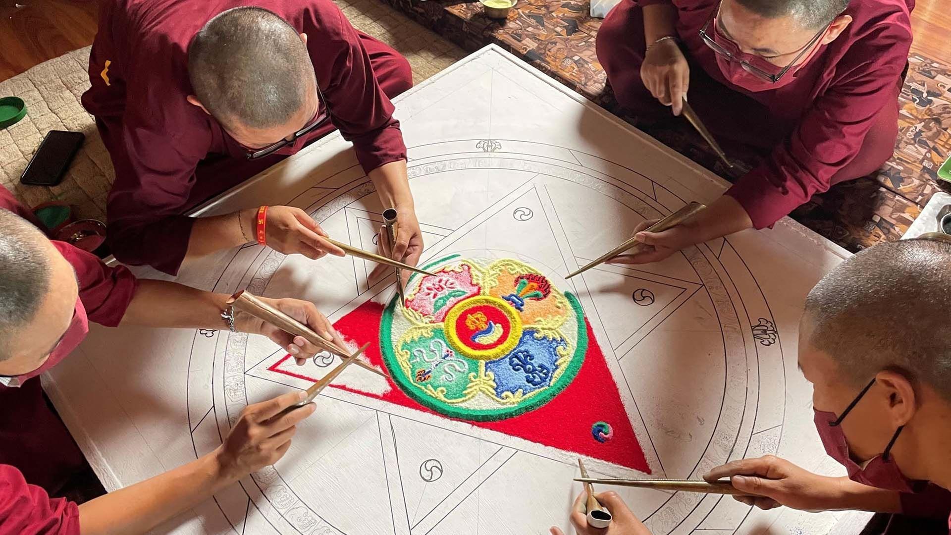 360 Reportage - Ein Palast aus Sand: Nepals magische Mandalas