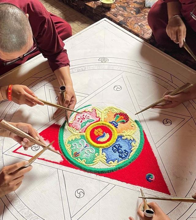 360 Reportage - Ein Palast aus Sand: Nepals magische Mandalas