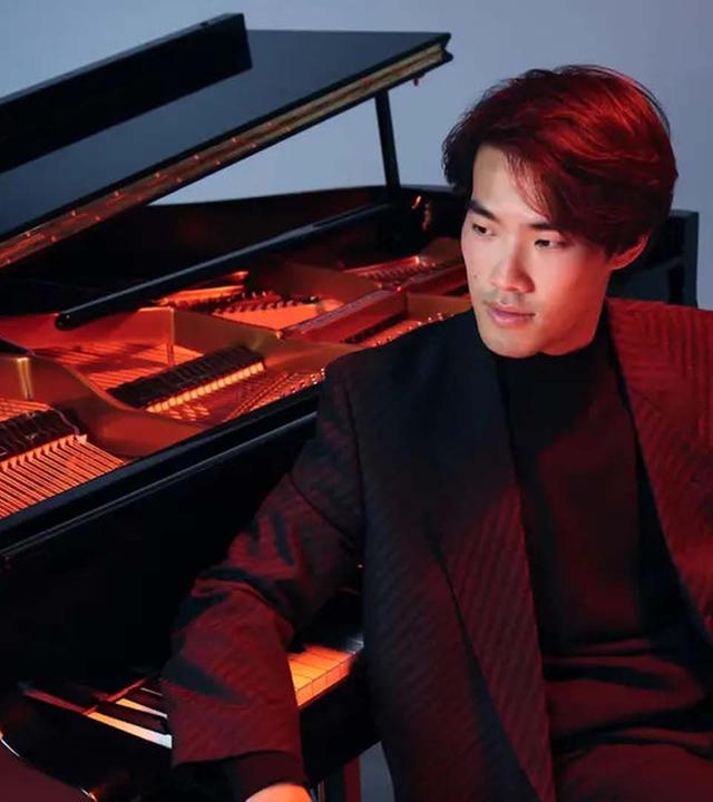 Bruce Liu spielt Tschaikowskys Klavierkonzert Nr. 1 - Lissabon