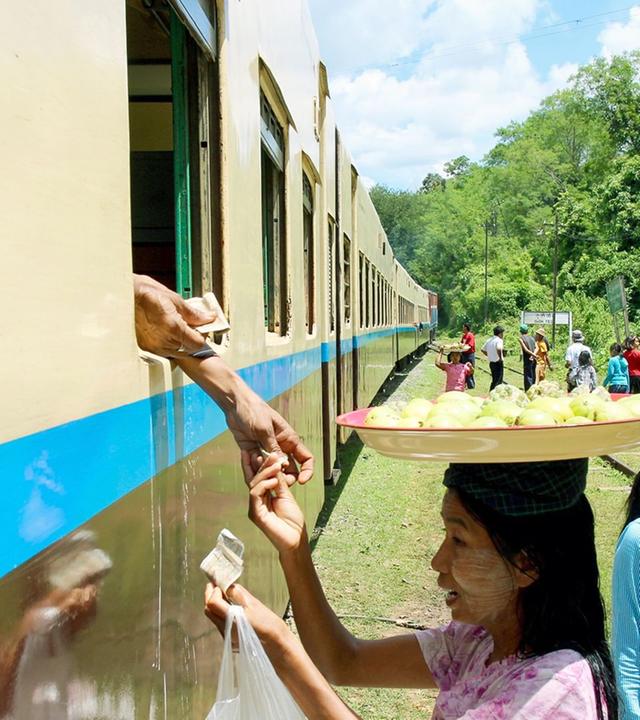 GEO Reportage - Myanmar: Per Zug durch die Zeit