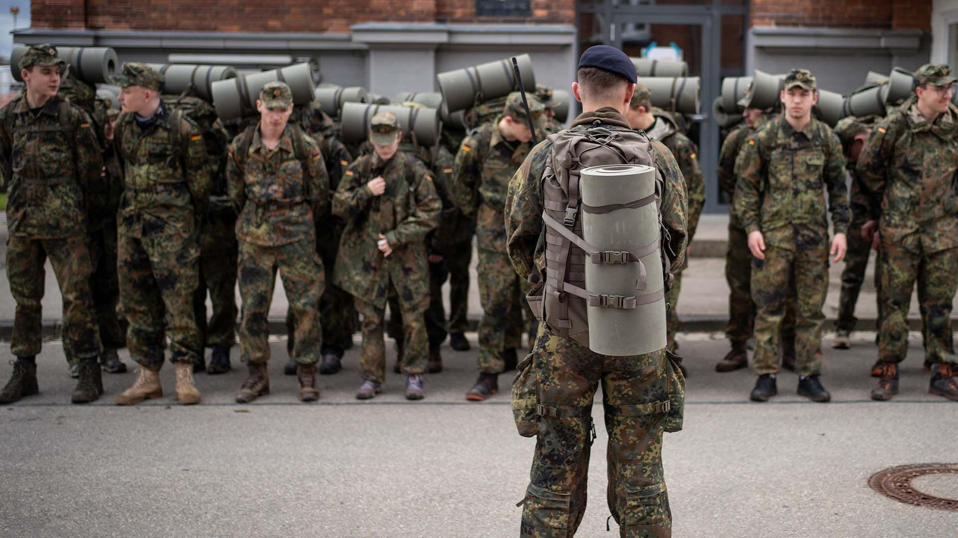 Re: Wie Europas Armeen um Nachwuchs kämpfen