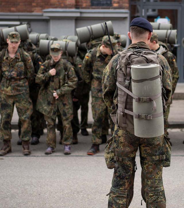 Re: Wie Europas Armeen um Nachwuchs kämpfen