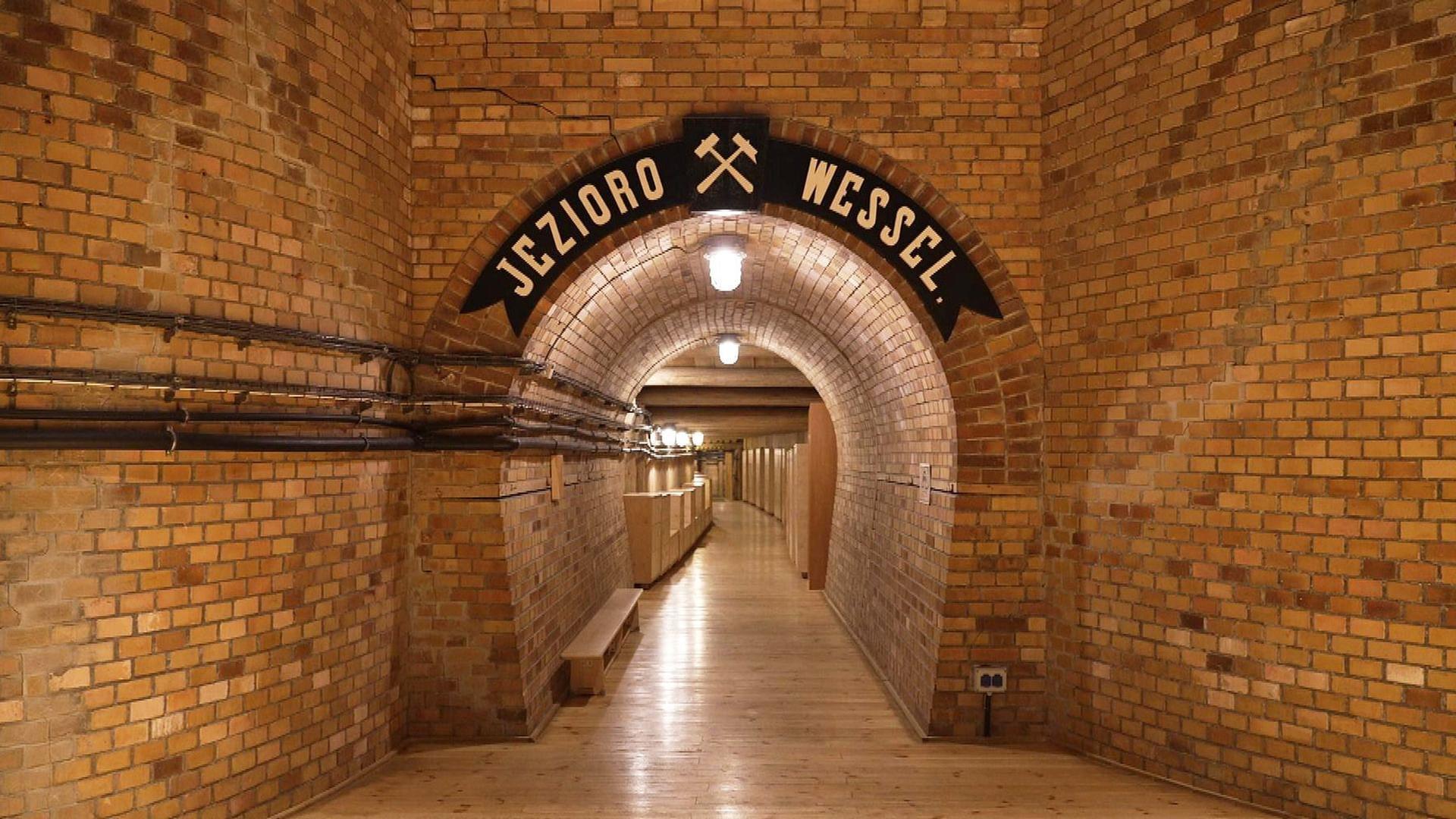 Stadt Land Kunst - Elfenbeinküste / Portugal / Polen