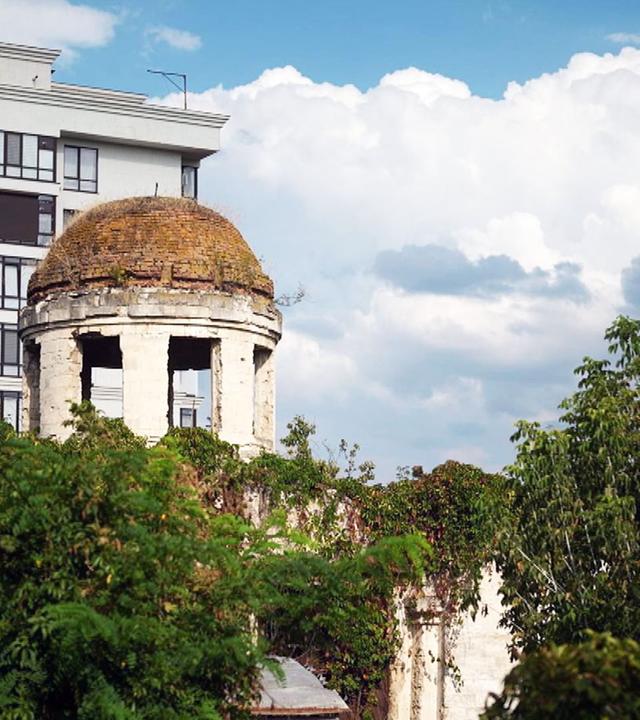 Stadt Land Kunst - Gianni Versaces Kalabrien / Moldau / Biarritz