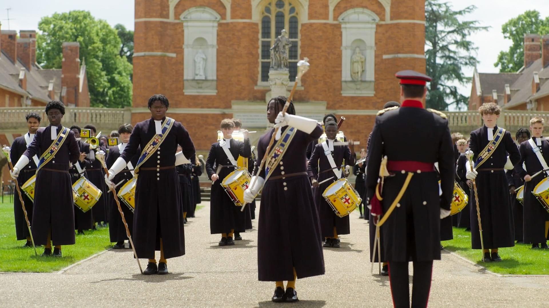 Uniform, Macht, Mode - Faszination Uniform