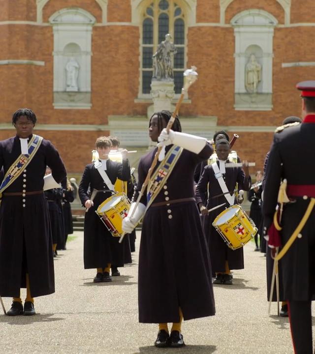 Uniform, Macht, Mode - Faszination Uniform