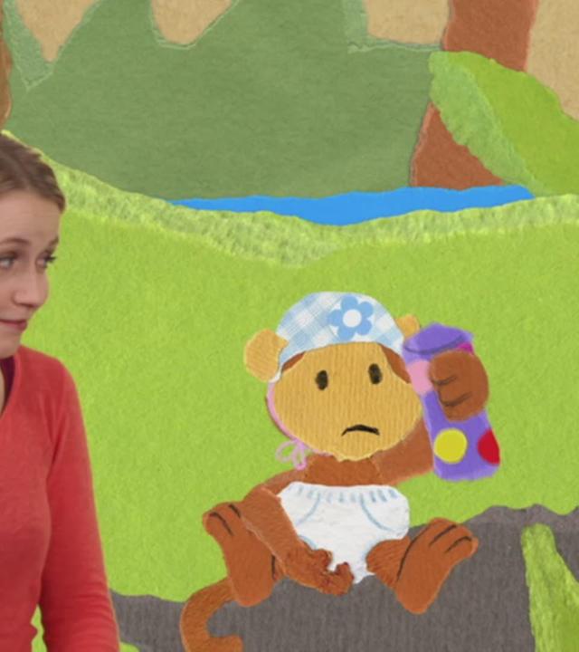 Anni und Kikaninchen wickeln das Affenbaby