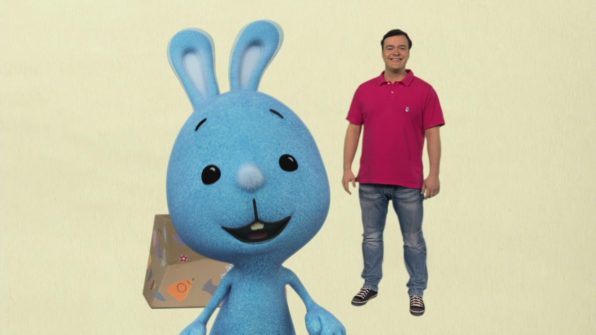 Christian und Kikaninchen bauen eine Erdbeereishöhle
