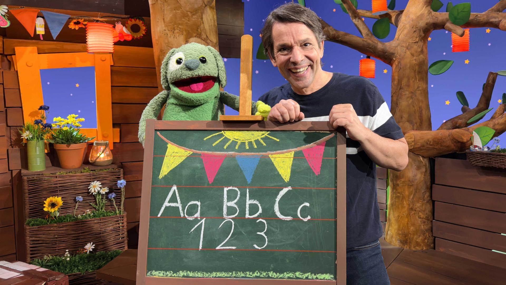 Deutsch im Baumhaus - Knolle und Juri spielen Schule