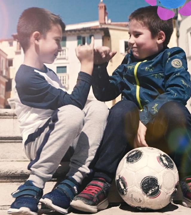 Elmin und Eric lieben Fußball