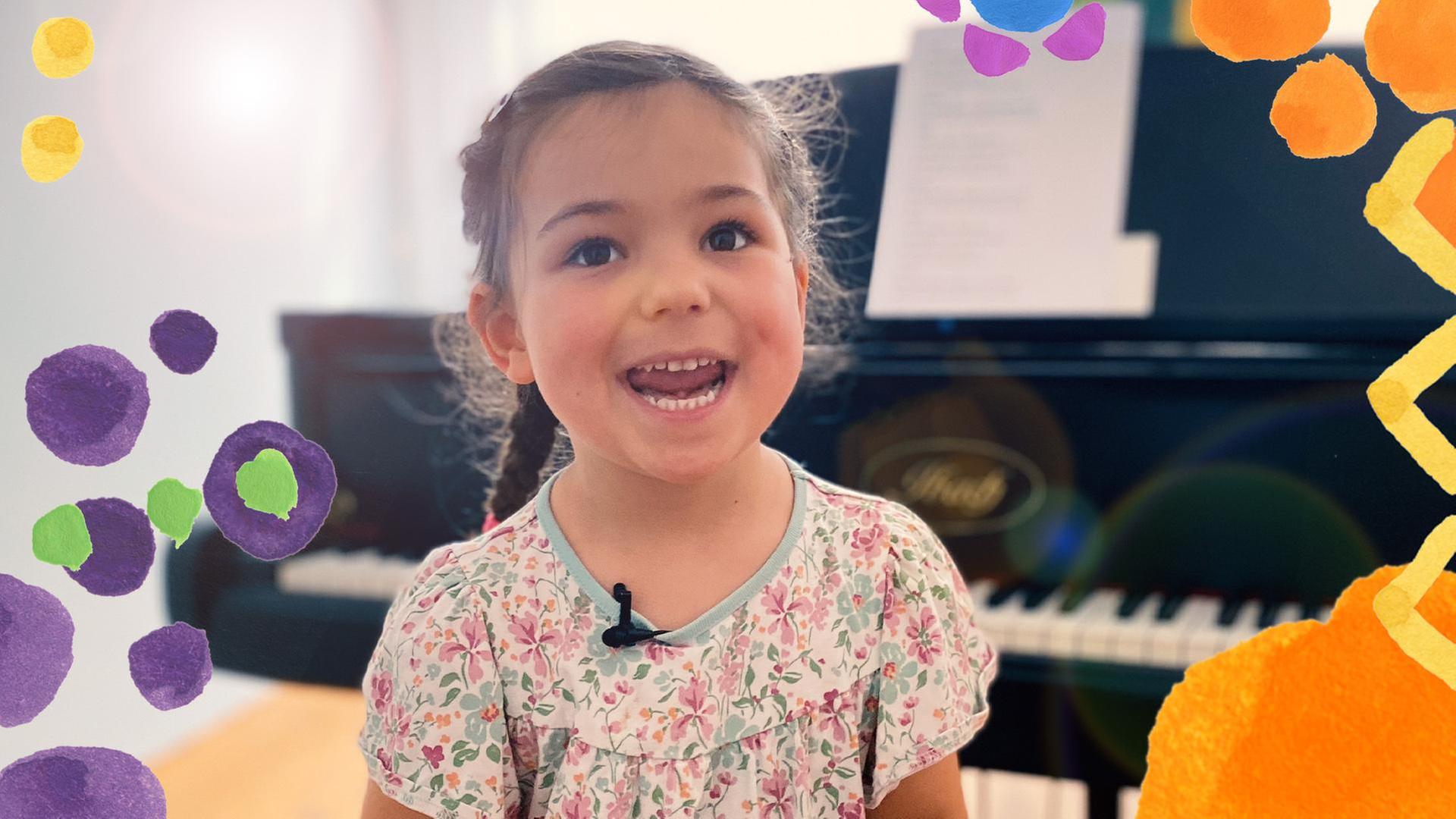 Felia macht Sprechübungen