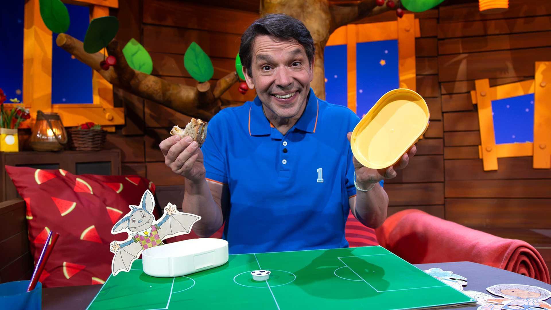 Fußball-Fingerpuppen basteln bei MACH MiT! - Spielfeld