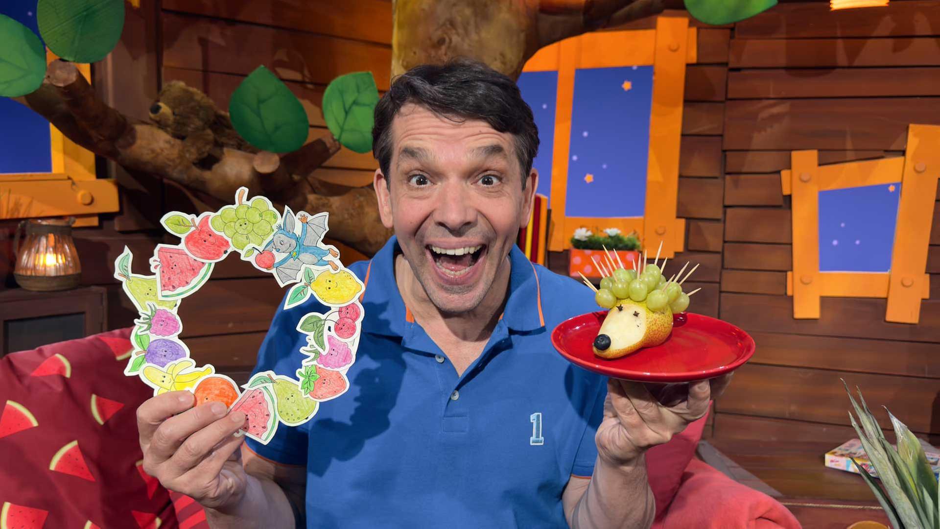 Gesichter aus Obst gestalten - Obstkranz bei MACH MiT!