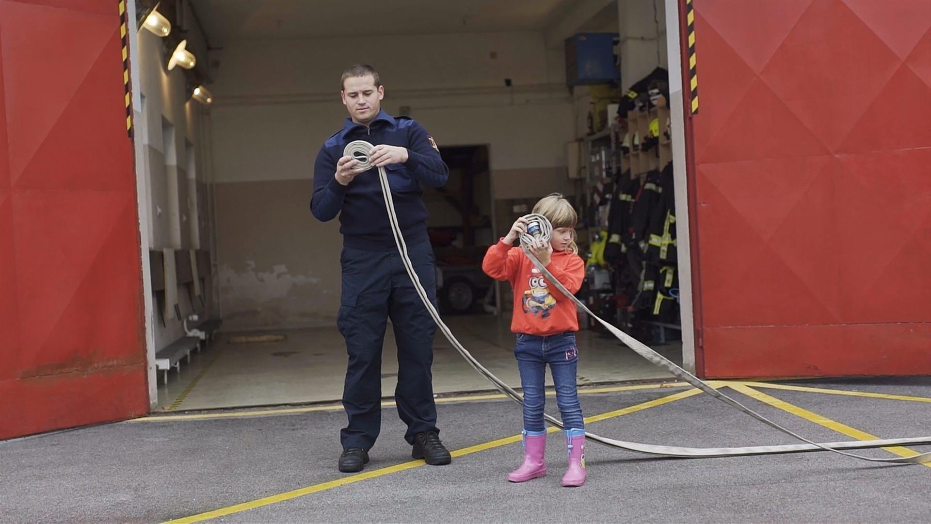 Katarina besucht die Feuerwehr