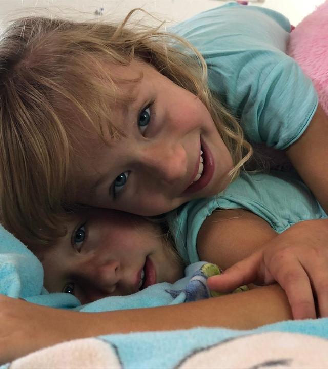 Katarina und Lyra erfinden ein Spiel