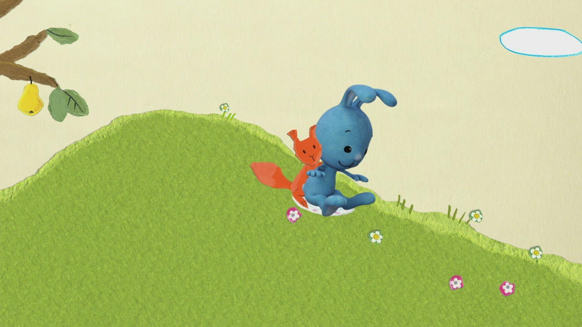 Kikaninchen rutscht auf einem Tellerschlitten