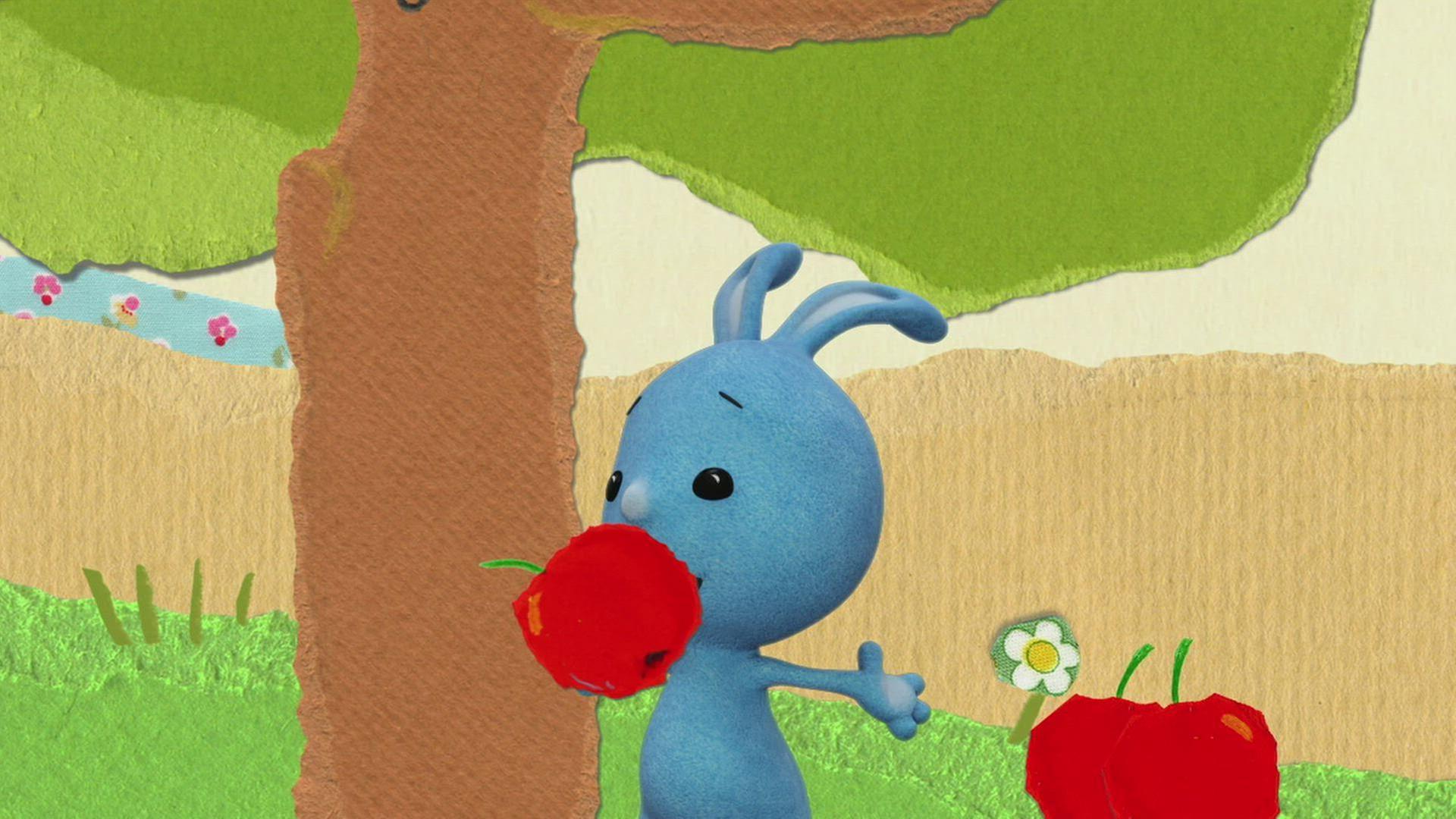 Kikaninchen schaukelt am Apfelbaum