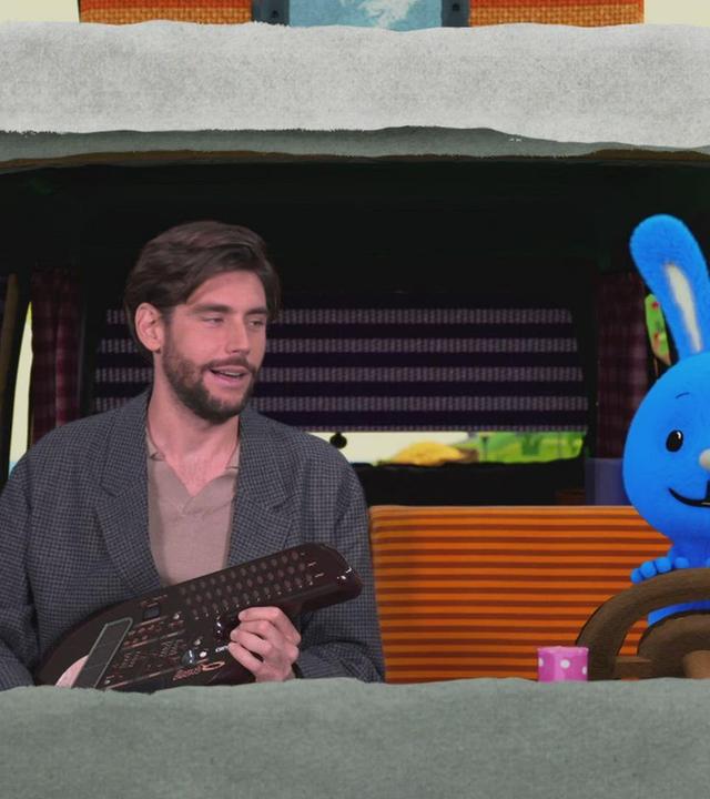 Kikaninchen singt mit Álvaro Soler