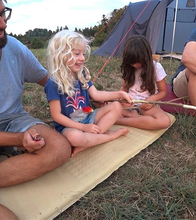 Lia und Lola gehen zelten