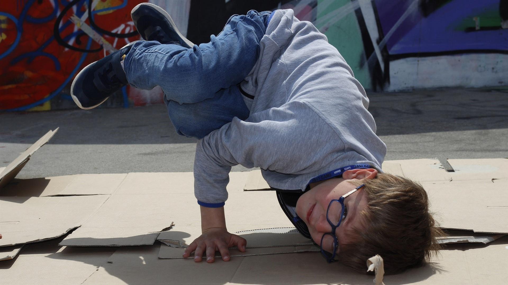 Max macht Breakdance