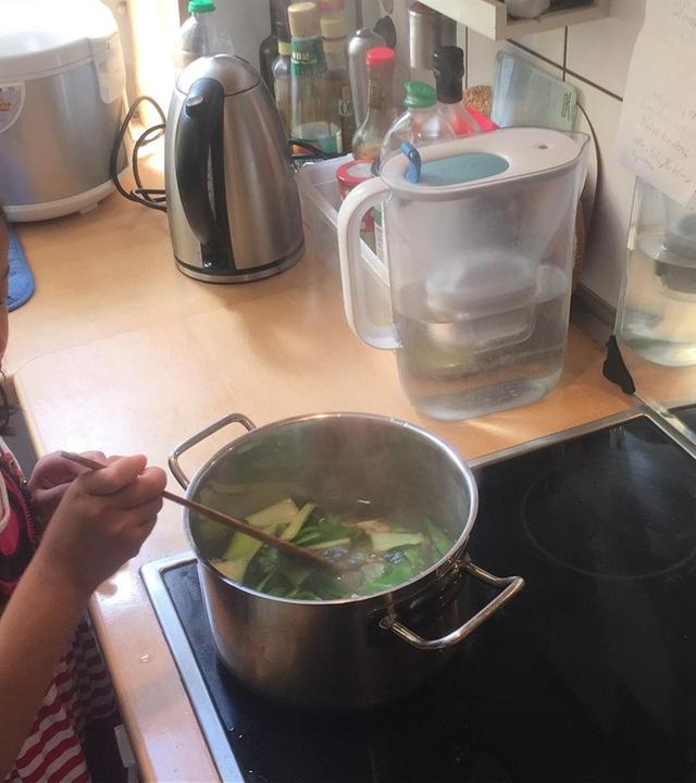 May-Lin kocht Nudeln