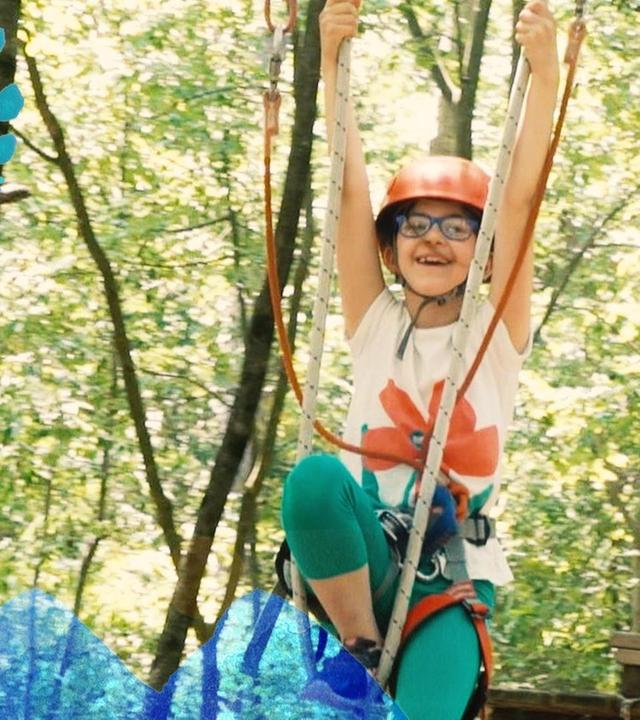 Nina im Kletterpark