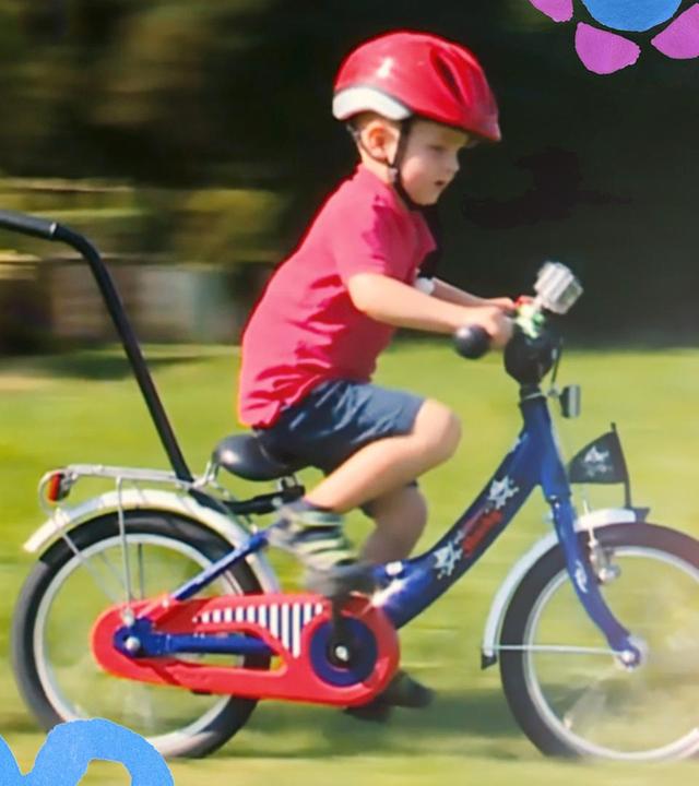 Oskar lernt Fahrrad fahren