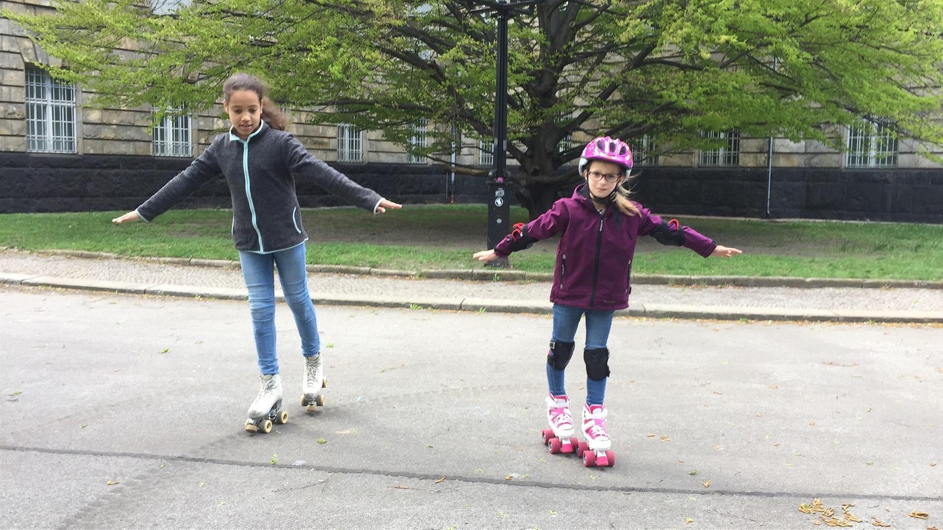 Sofia macht Rollkunstlauf